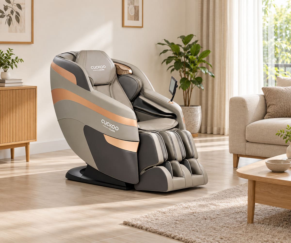 CUCKOO BESPOKE 2 Massage Chair di ruang tamu keluarga